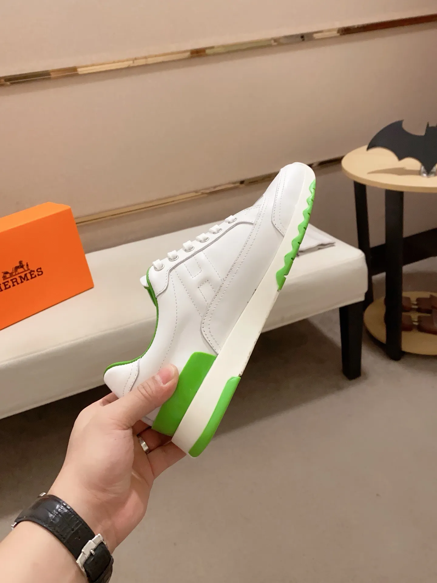 Ex-factory price: 500💰《HERMES》【Classic original single version】Hermès; top 🔝purchasing agent🔍🔍men's latest 🇺🇸sold simultaneously, original imported from Italy ▲▲first-layer cowhide ▲▲ (high-end, nobility and class) ) Exquisite workmanship (Italian 🇮🇹 imported water-dyed 🐂 cowhide lining) sole: original sole provided by the original factory, ⚠️exclusive double-layer activity·TPR·rubber·combined molded outsole; super comfortable·wear-resistant·non-slip·environmental protection The real thing is more beautiful when photographed in kind (high quality, following orders), you can come in and out at will * Number of yards: 38·39·40·41·42·43·44# (can be customized 45.)